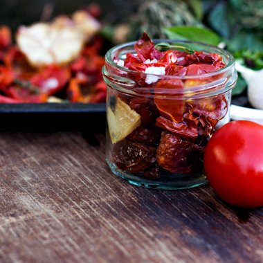 Güneş kurutulmuş domates