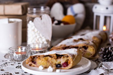 meyveli turta ve kış dekor