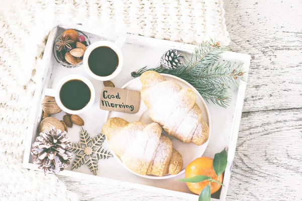 Espresso, fındık ve kruvasan