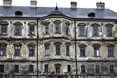 Podgoretsky Kalesi. Eski bir kale unsurları. Eski kale.