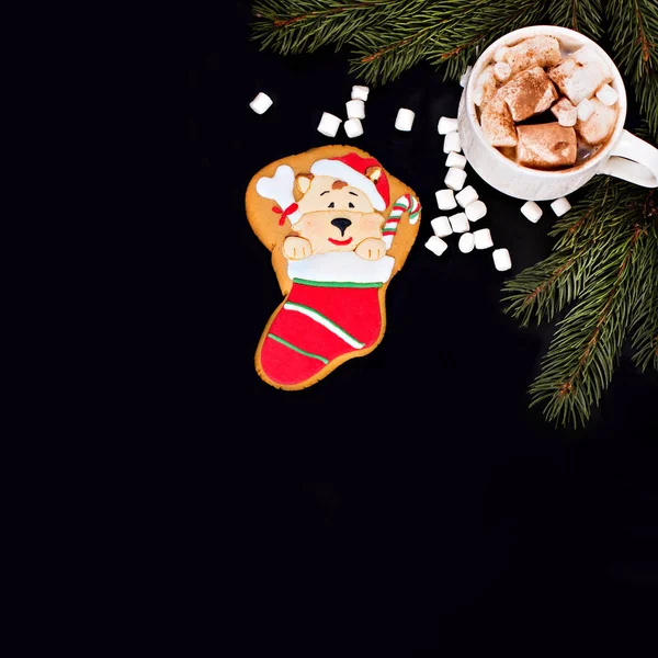 Biscotti di Natale. Biscotti di Natale con decorazione festiva . — Foto Stock