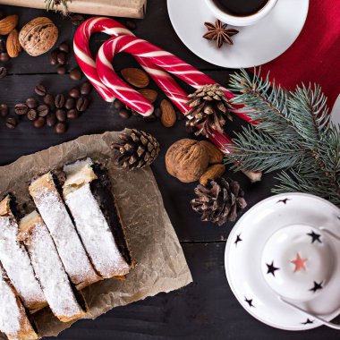 siyah arka plan üzerine Strudel