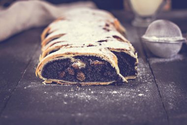 siyah arka plan üzerine Strudel