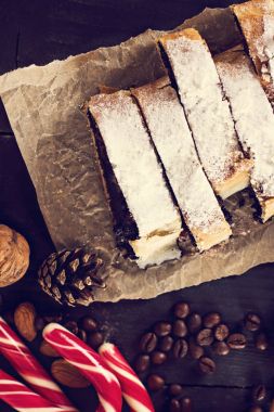 siyah arka plan üzerine Strudel