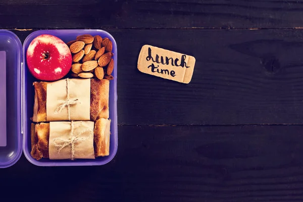 Snack to school, snack to work, lunch with you, pie. apple and nuts in a container. — Stock Photo, Image