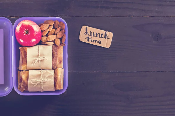 Snack to school, snack to work, lunch with you, pie. apple and nuts in a container. — Stock Photo, Image