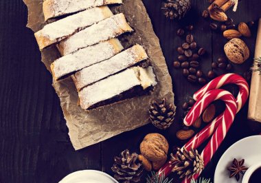 siyah arka plan üzerine Strudel