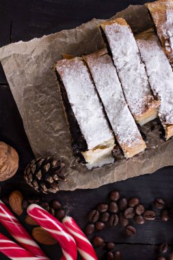 siyah arka plan üzerine Strudel