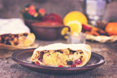 meyveli turta ve kış dekor.