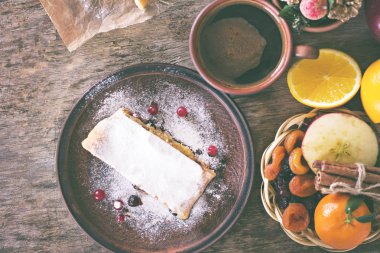 meyveli turta ve kış dekor