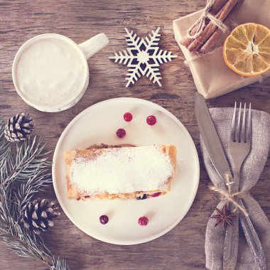 meyveli turta ve kış dekor