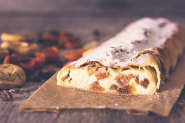 Strudel Kuruyemiş ile