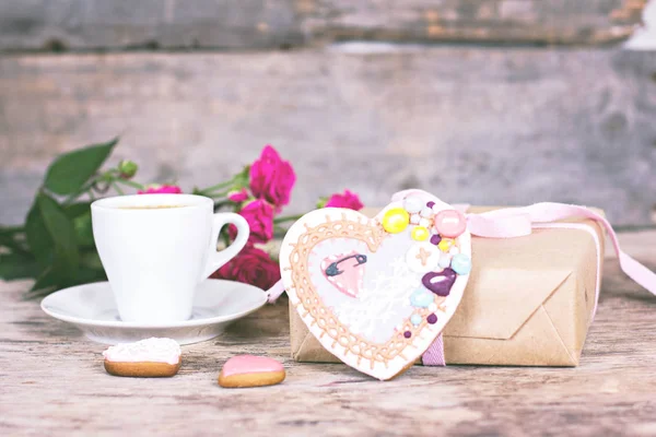 Regalo en el día de San Valentín — Foto de Stock