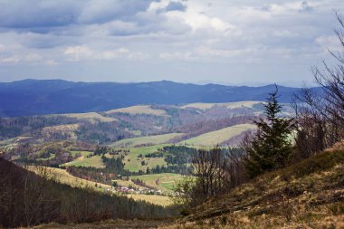 Dağlarda kez izlendi. Dağlarda manzara. 