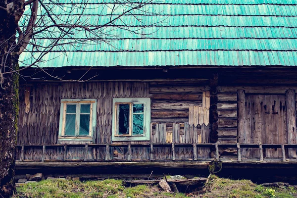 Stary dom drewniany. piękne tekstury. — Zdjęcie stockowe