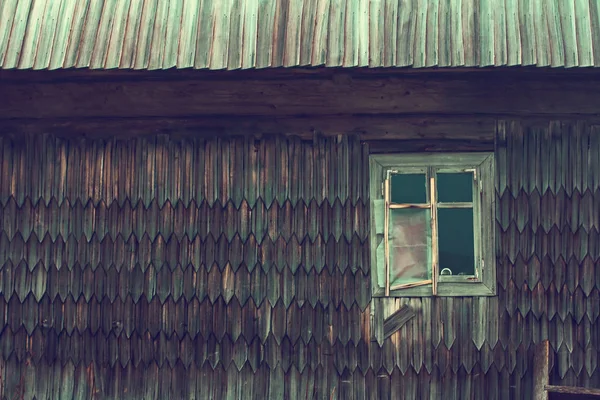 Stary dom drewniany. piękne tekstury. — Zdjęcie stockowe