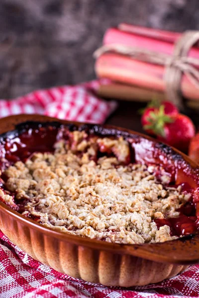 Tarta casera con fresas . —  Fotos de Stock