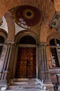 Sütun, öğeler Chernivtsi Üniversitesi'nde bina.