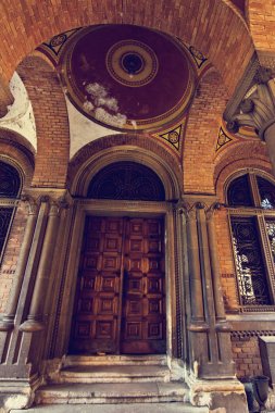 Sütun, öğeler Chernivtsi Üniversitesi'nde bina.