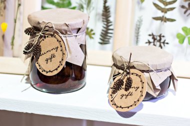 Bankalar ile ev yapımı reçel. 