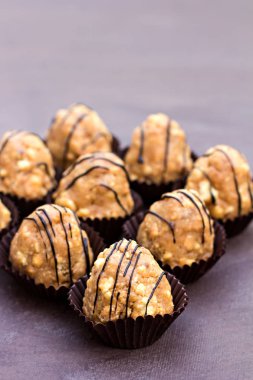 Ev yapımı tatlılar. Fındık yapılmış ev yararlı şeker.