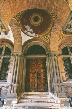 Sütun, öğeler Chernivtsi Üniversitesi'nde bina.