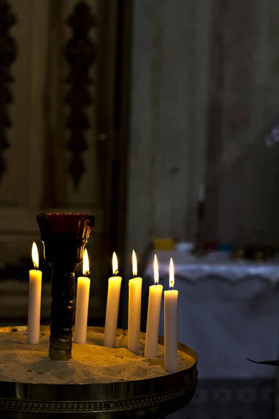 Burning candles in the church. — Stock Photo, Image