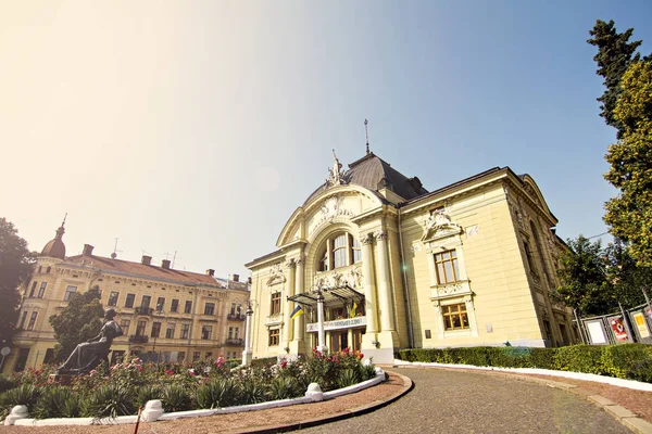 Оперный театр в Черновцах . — стоковое фото