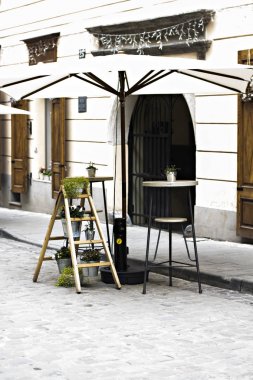 Avrupa şehri sokakta bir kafe tabloları