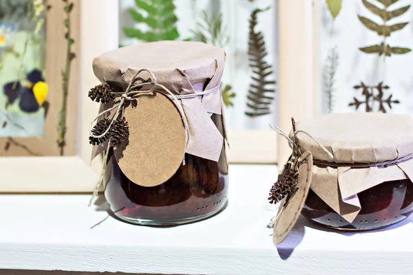 Bankalar ile ev yapımı reçel. 