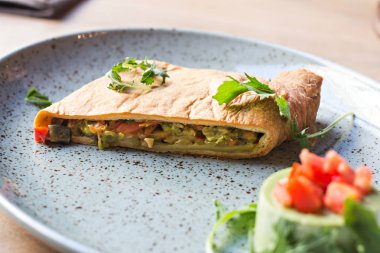 sebzeli meyveli turta.