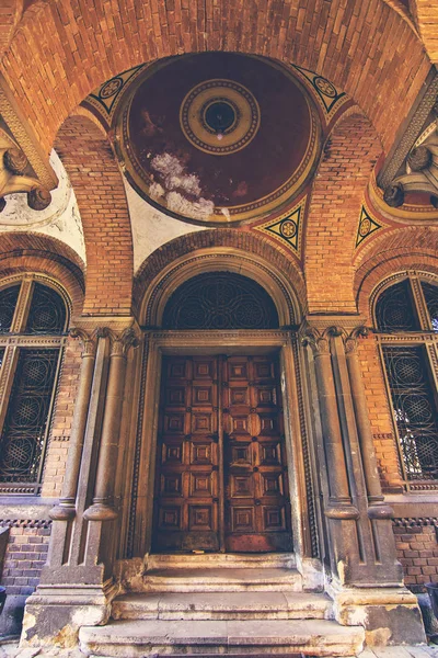 Colonne, elementi costruttivi a Chernivtsi Università . — Foto Stock