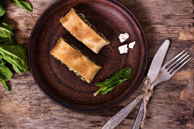 Pasta veya strudel ıspanak ve beyaz peynir ile