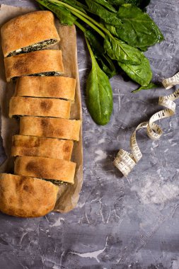 Pasta veya strudel ıspanak ve beyaz peynir ile