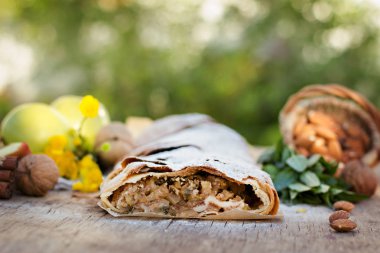 Elmalı turta. Doğa odaya yaz.