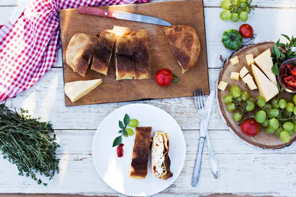 Akşam yemeği için sofrayı. Öğle Yemeği