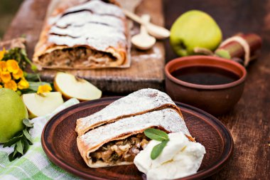 Elmalı turta. Doğa odaya yaz.