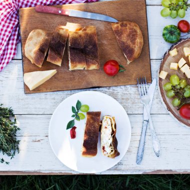 Akşam yemeği için sofrayı. Öğle Yemeği