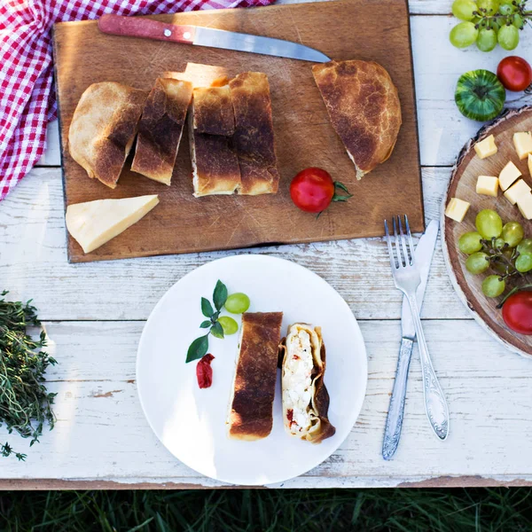 Akşam yemeği için sofrayı. Öğle Yemeği