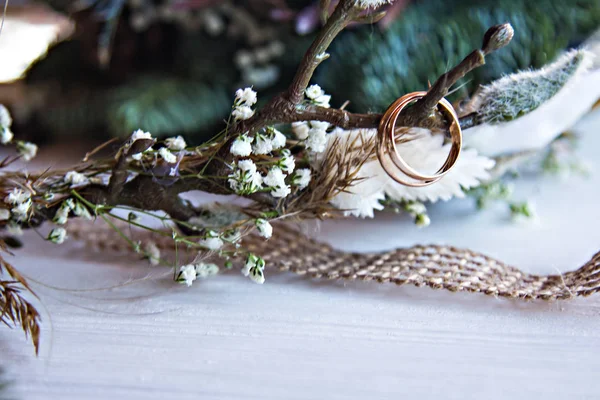 결혼 반지, 소박 한 스타일의 웨딩 액세서리 — 스톡 사진