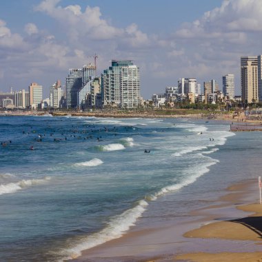 Tel Aviv seti. Tahta kaldırım bölgesi. Güverteden deniz manzarası. İsrail, Tel Aviv.