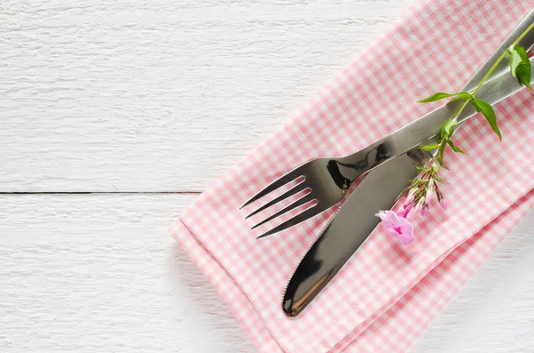 Spring table settings with fresh flower.