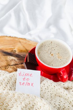 Fincan Cappuccino ve notlar zaman dinlenmek için.