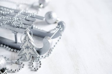 Noel arka plan gümüş süslemeli.