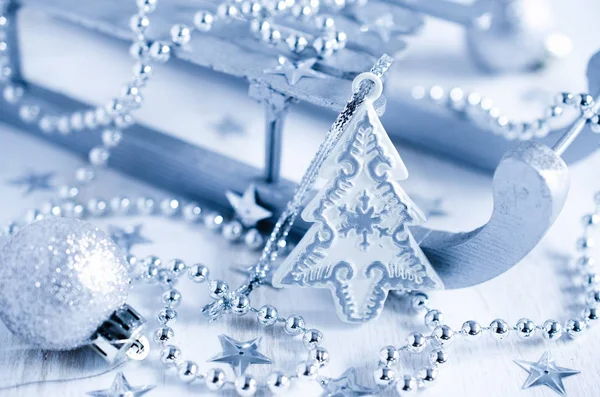 圣诞节背景与银色装饰. — 图库照片