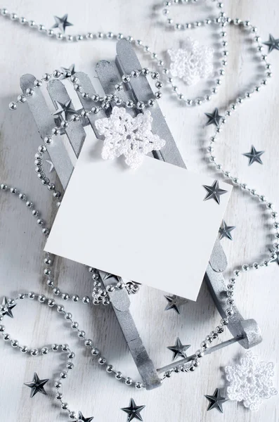Karácsonyi háttér, ezüst díszítéssel. — Stock Fotó
