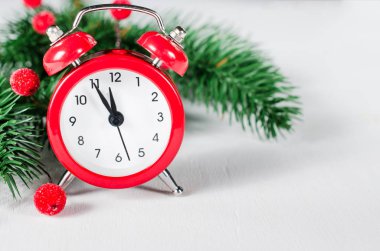 Yeni yıl saat. Noel tebrik kartı.