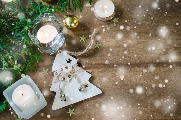 Decoración de Navidad sobre fondo de madera — Foto de Stock