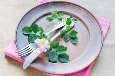 Pembe çiçekli Festival Tablo ayarı.