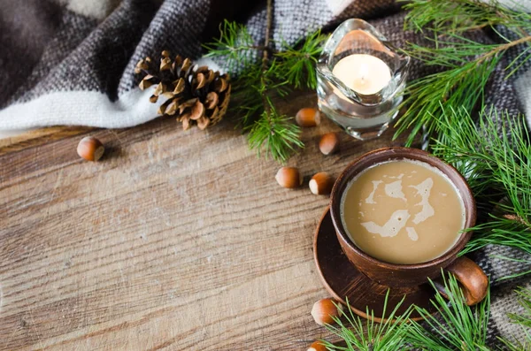 Hot cocoa, warm pleid and candle. Rustic life. — Stock Photo, Image